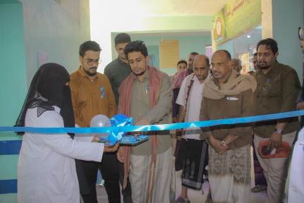  مدير عام شبام يدشن ركن التوعية بسرطان القولون والمستقيم المتزامن مع فعاليات الشهر العالمي للتوعية من هذا السرطان 