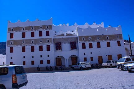 السلطة المحلية بمديرية شبام تهنئ المواطنين بحلول شهر رمضان المبارك