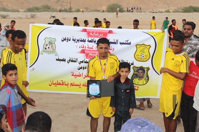 نادي دوعن وأهلي صيف يشاركان في مباراة استعراضية تكريما للاعب عبدالله باقطيان