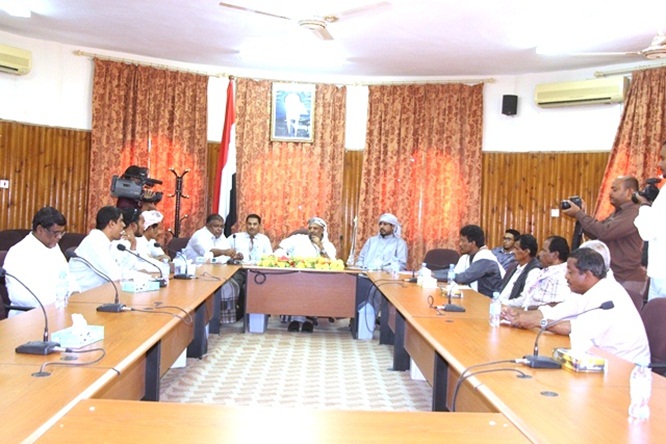 الوكيل الكثيري يدعم أندية وادي حضرموت بأكثر من 2 مليون ريال 