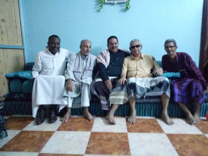 العميد سند الرهوة يطمئن على صحة الدكتور عزام خليفة