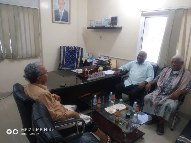 مدير عام دوعن يبحث مع الكابتن/حسن مسجدي وضع أندية المديرية وتفعيل النشاط الرياضي والمشاريع الرياضية 