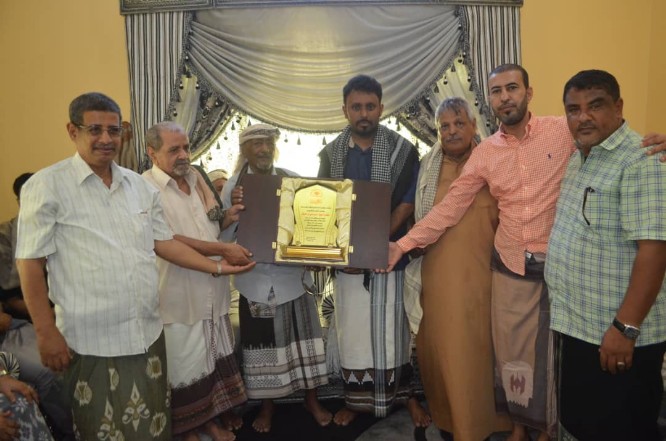  في ضيافة بن حيدرة..   نادي شعب حضرموت يمنح الرئاسة الفخرية للشيخ عمر بن حبريش