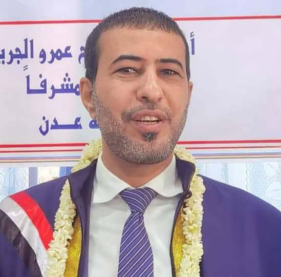 قيادة وموظفو وزارة الشباب والرياضة ومكاتبها بالمحافظات والاتحادات والأندية يهئنون الوكيل طلال بن حيدرة بمناسبة نيله درجة الماجستير