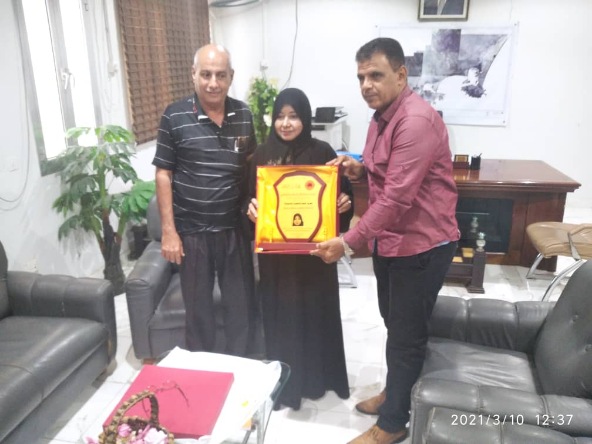 ادارة التلال تكرم انتصار عباد مدير عام التخطيط والتعاون الدولي بعدن .. 