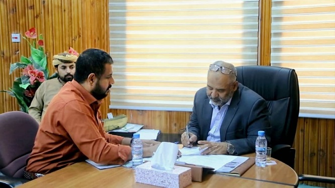 إعتماد تنفيذ مشاريع بناء مقرات لأندية شباب القطن وإتحاد سيئون والبرق بتريم *والجهوري* يثمن إهتمام السلطة اللامحدود
