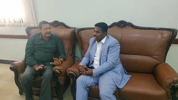 الوكيل باضاوي يلتقي المدير العام لمديرية مدينة المكلا  تدخلات قيادة المحافظة في دعم الأندية الرياضية بالمديرية