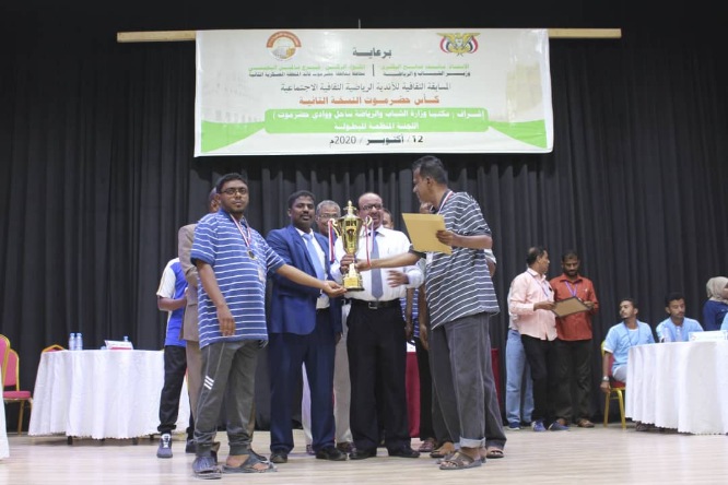 الجهوري يهنئ نادي سيئون لتتويجه بطلا لكأس حضرموت الثقافية