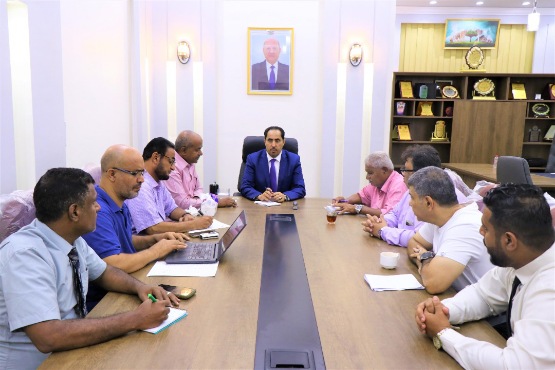 وزير الشباب والرياضة يلتقي لجنة تأبين الفقيد محسن صالح ربيد