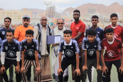 أكاديمية طاهر الرياضية تكرم المؤرخ الرياضي الاستاذ سالم العويني 