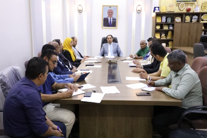 الوزير البكري يرأس اجتماعا لوكلاء عموم وزارة الشباب والرياضة
