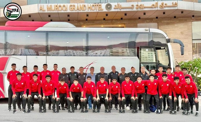 استقبال حافل لبعثة منتخب الناشئين لدى الوصول إلى فيتنام