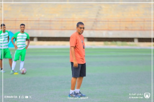 إدارة نادي المكلا تجدد ثقتها بالمدرب الوطني انور عاشور