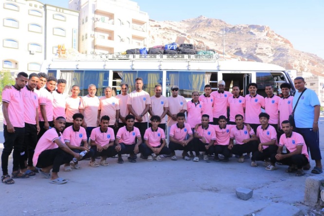 بعثة الفريق الاول لكرة القدم بنادي تضامن حضرموت تغادر مدينة المكلا متوجهة إلى العاصمة عدن