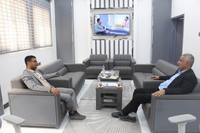 المدير العام لمديرية سيئون والمدير العام للمكتب يناقشان الوضع الرياضي في مديرية سيئون