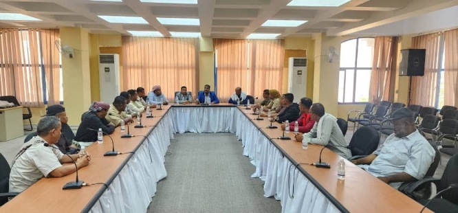 وكيل المحافظة المساعد لشؤون الشباب فهمي باضاوي ، يستقبل موظفي مكتب الشباب والرياضة في الوادي