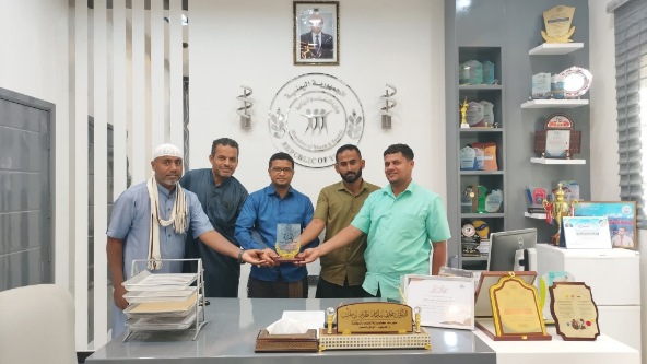 فرع اتحاد الحمام الزاجل في وادي حضرموت والصحراء، يكرم المدير العام للمكتب