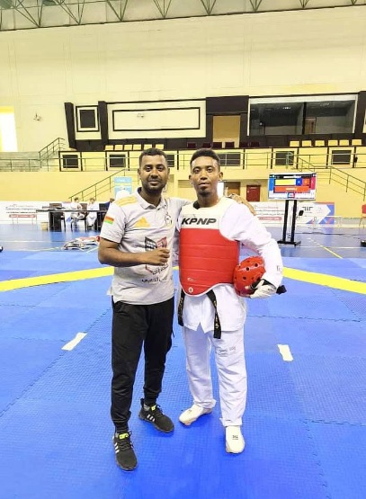 نجم شعب حضرموت الكابتن إبراهيم الهندي يحرز ذهبية التايكواندو في بطولة خريف ظفار بسلطنة عُمان