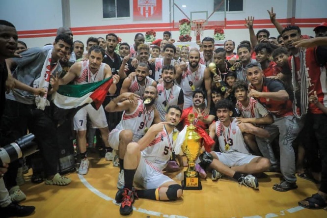 محافظ حضرموت يهنئ نادي شعب حضرموت بتتويجه بطلاً لكأس الجمهورية لكرة السلة وإحرازه ثلاثية الموسم السلوي لأول مرة