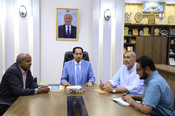 "البكري" يلتقي "الهمداني" ويدعم بطولة كأس السوبر لكرة السلة