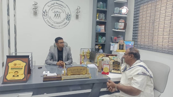 مدير مكتب وزارة الشباب والرياضة بوادي حضرموت والصحراء يطلع على خطة أنشطة اللجنة الثقافية الاجتماعية للعام الجاري