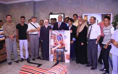 رئيس جامعة عدن يفتتح معرض " ألوان حضرمية في أجواء عدنية " للرسام عبد الرحمن الجابري