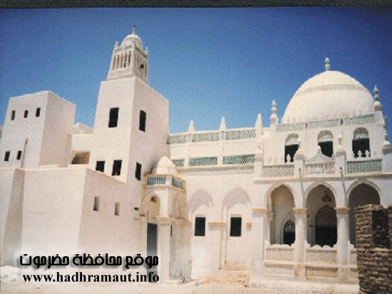 منظر من الخلف لمسجد باعلوي بمدينة حريضة