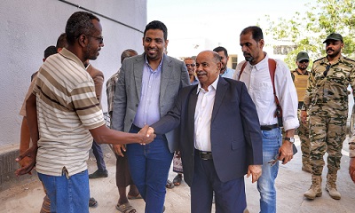 عضو مجلس القيادة محافظ حضرموت يزور مشروع مخازن الأدوية واللقاحات المحورية بمدينة المكلا