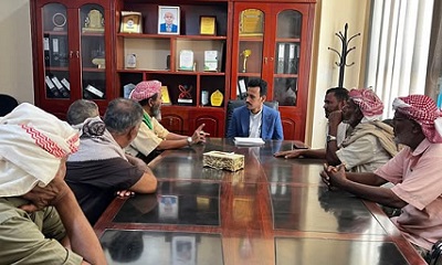 وكيل المحافظة الجيلاني يلتقي مقادمة قبيلة البهيش لمناقشة أوضاع واحتياجات مناطقهم بمديرية بروم ميفع