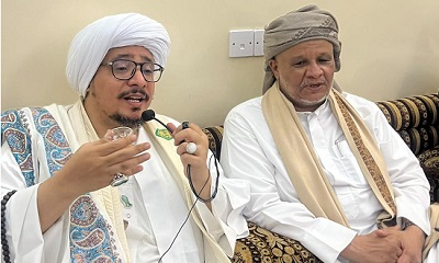 الشيخ خالد محسن علي بن عيسى العامري يستقبل الحبيب محمد الحبشي في منزلة العامر بمنطقة تاربة