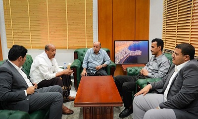 عضو مجلس القيادة محافظ حضرموت يناقش مع وكيل الوادي والصحراء أزمة الكهرباء والوقود بالمحافظة