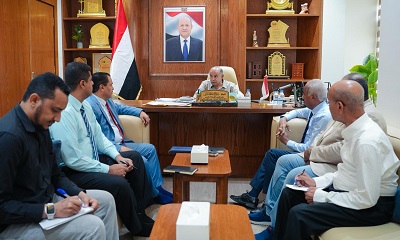 عضو مجلس القيادة الخنبشي يرأس أول اجتماع للجنة الفنية لمتابعة مشاريع الطاقة وتحلية المياه مع شركة أكوا العالمية