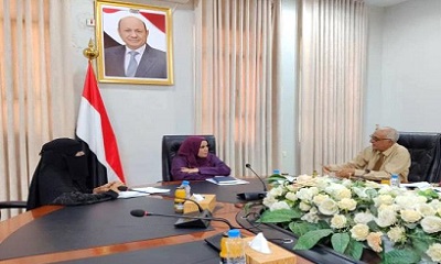 وزيرة الدولة لشؤون المرأة تناقش مع ممثلة نقابات عمال حضرموت تعزيز تمكين المرأة العاملة