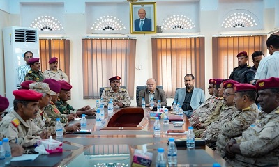 الخنبشي يعقد لقاءً موسعاً بقيادة المنطقة العسكرية الثانية ويؤكد أهمية وحدة القرار العسكري وتعزيز الجاهزية