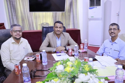 إجراء عملية الإستـلام والتسليـم بين المديـر الخـلف والسلف لكهربـاء وادي حضرمـوت
