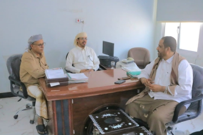 مدير عام سيئون يكرّم الكوادر الطبية والمساهمين في نجاح العيادات الرمضانية بحي الوحدة الأوسط.