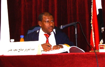 الماجستير بامتياز للباحث عبد العزيز جابر عن رسالته الموسومة بـ(واقع الصحافة المدرسية في مدارس التعليم الثانوي بساحل حضرموت )