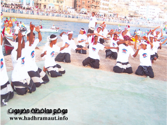 رقصات شعبية بمهرجان البلدة 