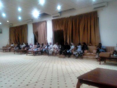 قائد المنطقة العسكرية الثانية برفقة القيادة الإماراتية يتناول وجبة الإفطار مع رجال القوات المسلحة بساحل محافظة حضرموت ويشيد بمجهوداتهم الوطنية.