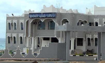 بمناسبة اليوم العالمي للمسرح افتتاح معرض للفنون التشكيلية بالمكلا