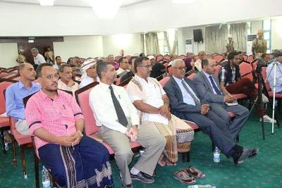 المحافظ بن بريك / ناشد ان يخرج مؤتمر حضرموت الجامع القادم تحديد مطالب وحقوق أبناء حضرموت والأهداف والتوجهات المستقبلية في مختلف المجالات