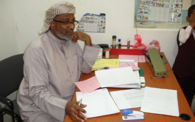 إجراء فحوصات طبية لتلاميذ مدارس الشيخ سالم بن محفوظ الأهلية بالهجرين