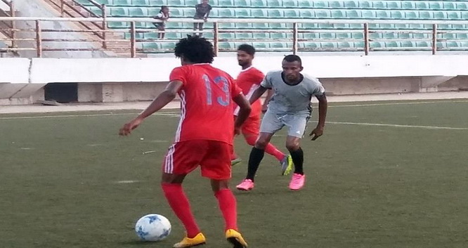 المنصورة يطيح بالتلال ويهدي الشعلة الصدارة وقمة الجولة تصبغ بالاخضر في دوري عدن الممتاز..