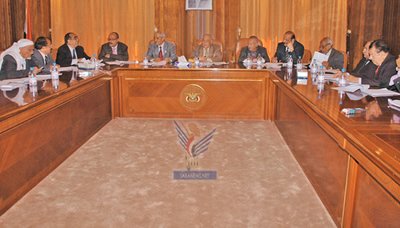 اللجنة الرئيسية بمجلس الشورى تستعرض التطورات العسكرية وأزمة المشتقات النفطية (مصحح)