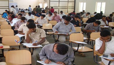 وكيل محافظة حضرموت يتفقد سير الامتحانات بكليات المجتمع والتربية والبنات بسيئون