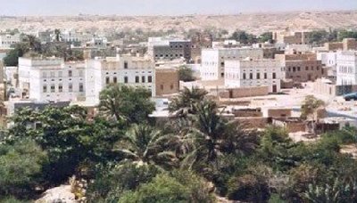 أمين محلي المهرة يلتقي مدير مشروع الأشغال العامة بمحافظتي حضرموت والمهرة