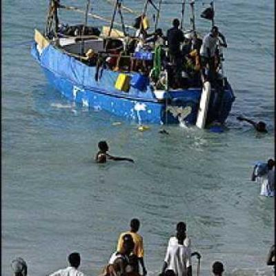 أمن سقطرى يرحل 15 متسللاً صومالياً إلى بلادهم