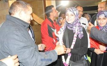 فريق طالبات مدرسة زينب للتعليم الأساسي يحظى باستقبال رسمي وجماهيري