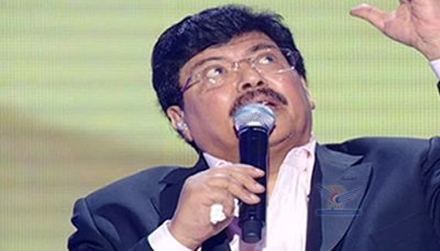 محافظ حضرموت يطمئن على صحة الفنان الكبير أبوبكر سالم بلفقيه