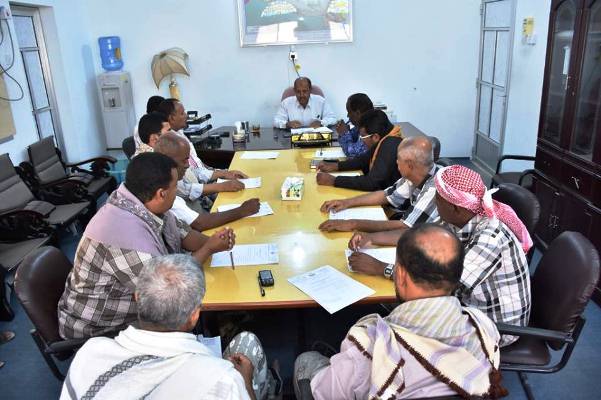تنفيذي غيل باوزير يناقش تقريري الأمن والمالية